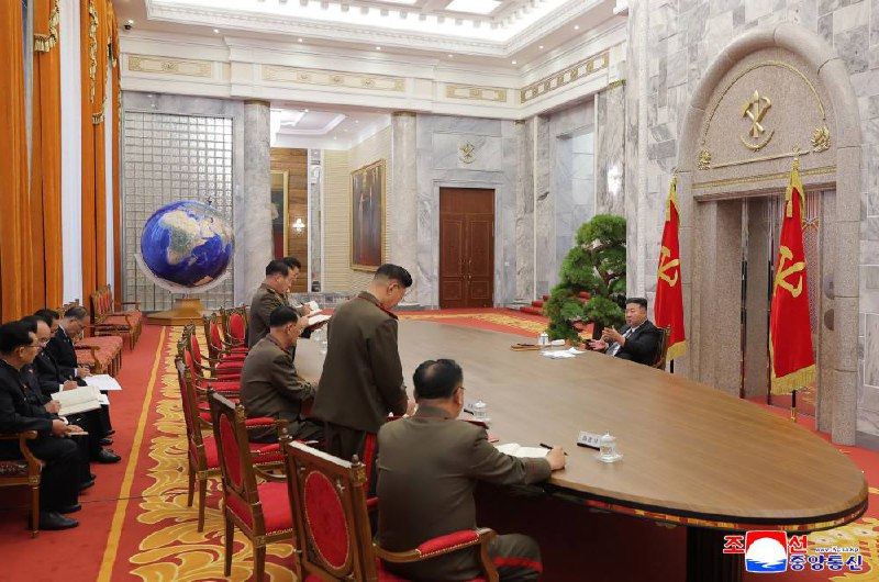 朝鲜劳动党5月28日开军委扩大会，讨论进一步加强军内各级政治机关的职能和作用；新任命了6名军级单位指挥员、炮兵局长和保卫局长，还新委派了一些政委；布置了重要项目建设；分析有关国家安全的局势，还批示和布置了国防科工领域的一系列新计划工作