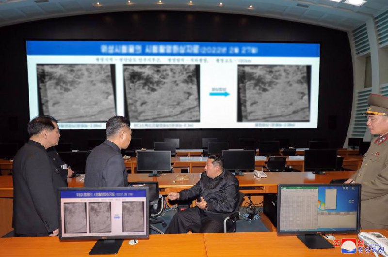 朝鲜最高领导人金正恩视察了国家宇宙开发局
