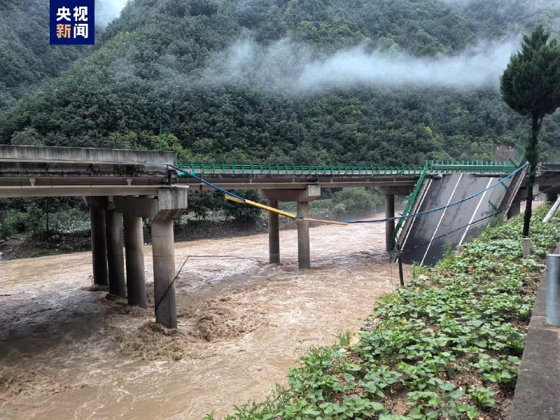 陕西商洛，水阳高速K46+200严坪村2号大桥7月19日20:40遇山洪垮塌