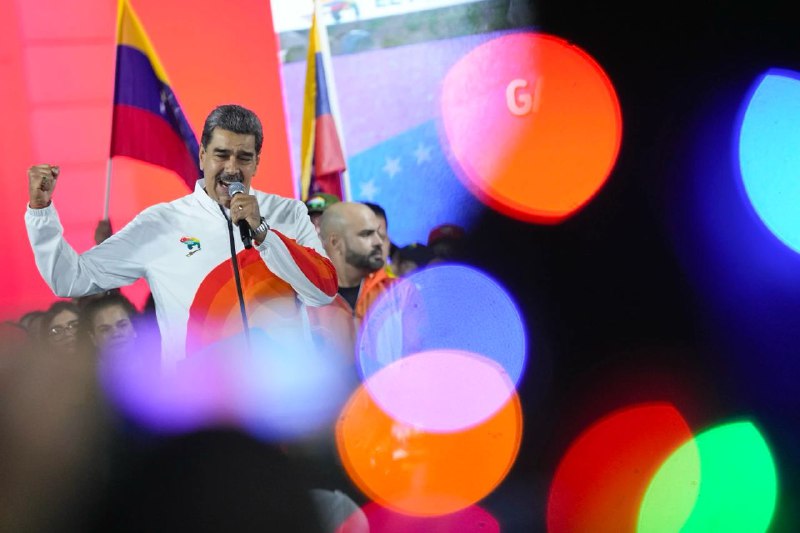 委内瑞拉人3日通过了马杜罗政府发起的公投，要求对邻国圭亚那埃塞奎博地区拥有主权