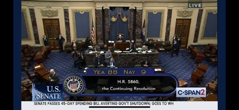 离美国联邦政府停摆只有三小时左右时，美国参议院以88-9的投票结果迅速通过众议院稍早前通过的45天临时拨款法案