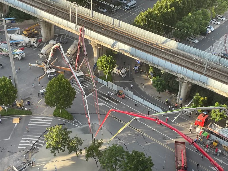 武汉市江岸区后湖大道文博路口附近8月1日下午地面塌陷