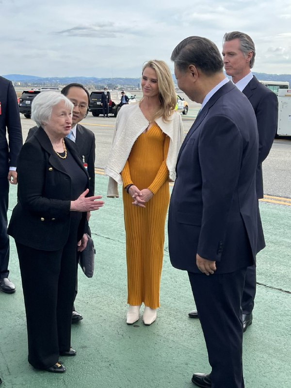 习近平于当地时间14日下午飞抵旧金山