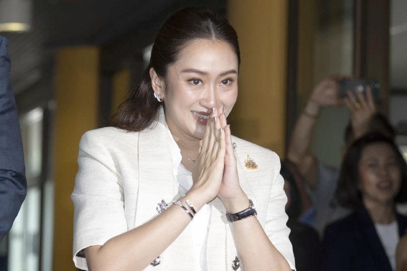 泰国为泰党党首佩通坦·钦那瓦16日赢得下议院支持，成为泰国最年轻的总理