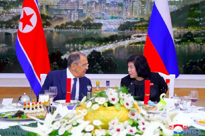 俄罗斯外长谢尔盖·拉夫罗夫18日在朝鲜出席宴会