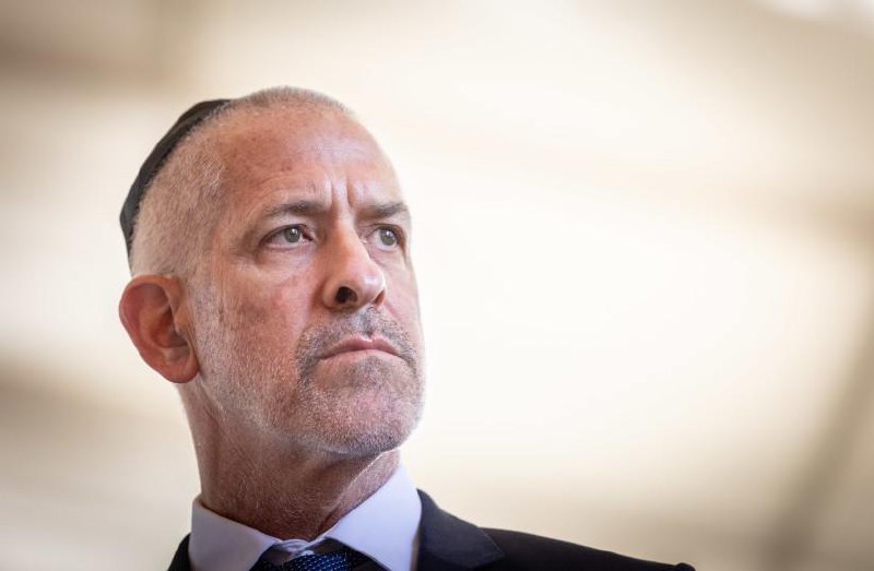 以色列总理办公室3月21日凌晨发表声明说，以政府一致批准总理内塔尼亚胡关于解职以国家安全总局（辛贝特）局长罗嫩·巴尔的提议