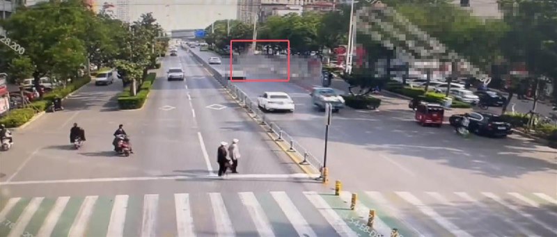 山东省滕州市善国路5月4日发生车辆撞人事故，造成6人死亡、2人受伤