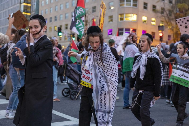 加沙地带卫生部门称，以色列5日早些时候空袭了加沙中部的迈加齐难民营，造成至少33人死亡、42人受伤