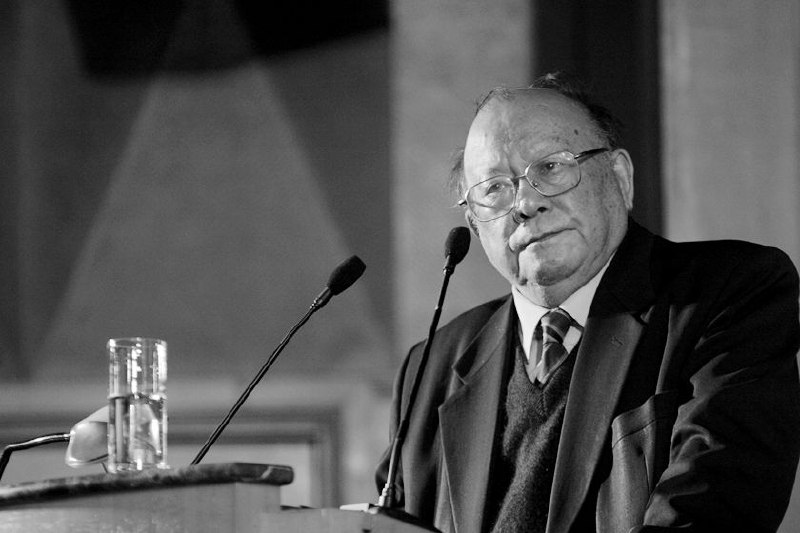 中国法学家、法学教育家、中国政法大学终身教授江平于12月19日12时28分在北京中日医院逝世，享年94岁