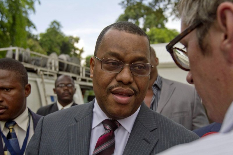 海地过渡总统委员会28日任命加里·科尼耶为新总理