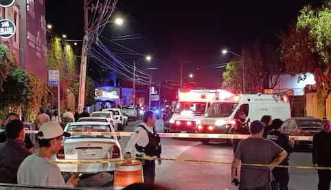 墨西哥克雷塔罗州首府克雷塔罗市一酒吧9日发生枪击事件，造成至少10人死亡、7人受伤