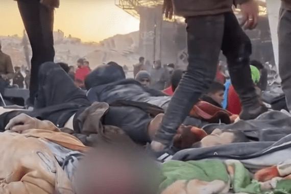 以色列29日袭击了加沙城西南部等待救援物资的巴勒斯坦人，造成至少104人死亡、760人受伤